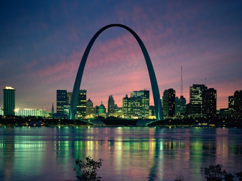 St. Louis Gateway Arch at night